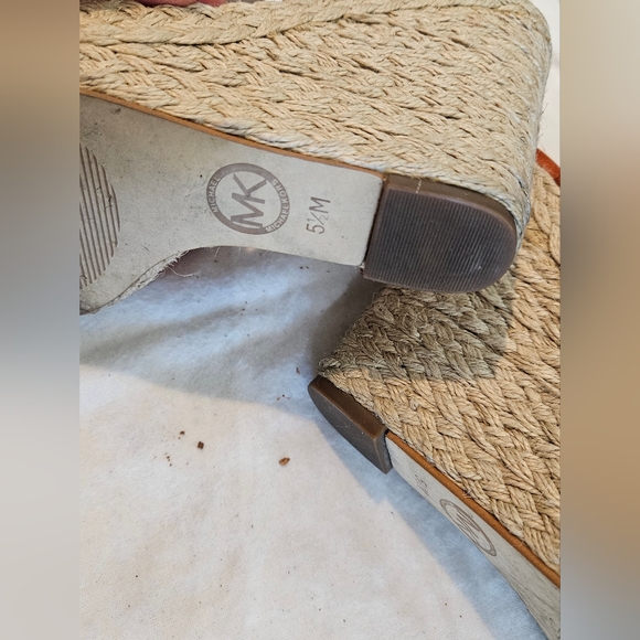 Michael Kors Giovanna Wedges Leather Sandals size 5.5 medium. Like new. - Picture 8 of 9